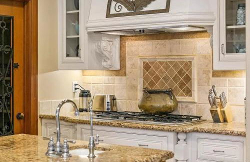 Enchanting French Inspired Chateau with Beach Club! - Foto 19