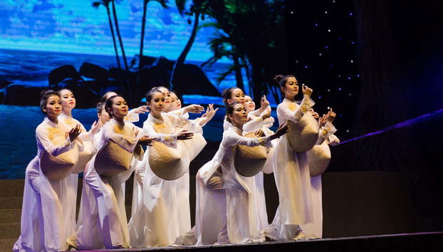 Bailarinas del Charming Danang Show