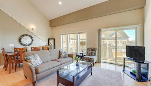 Marina, Pool and Balcony Modern Spring Lake Condo - Foto 5