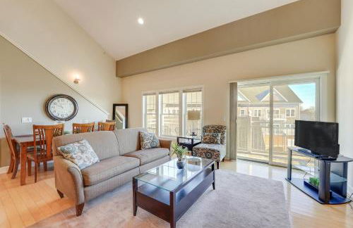 Marina, Pool and Balcony Modern Spring Lake Condo - Foto 5