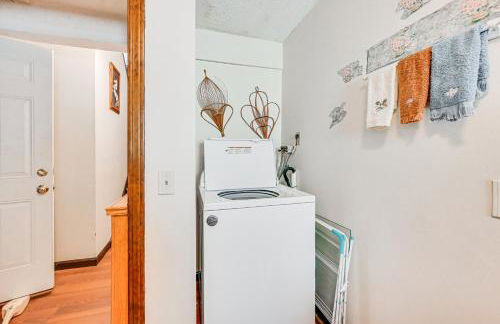 Vintage Windsor Home Private Yard and Covered Deck - Foto 19