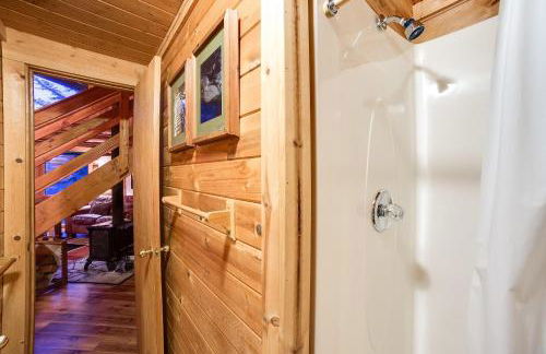 83MF - Lakeside - Hot Tub - WIFI - BBQ - Dock - Sleeps 4 NO PETS - Foto 18