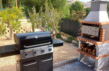 Luxury Villa with Pool & Garden - Foto 7