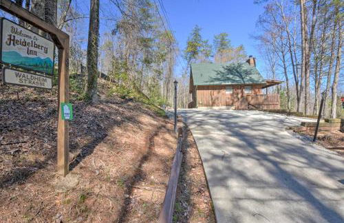 Helen Cabin with Deck and Hot Tub Less Than half Mi to Main St - Foto 31