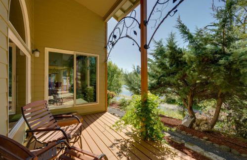 On McKenzie River! Home with Scenic Sunroom - Foto 31