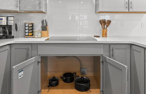 Luxe King Bed, Balcony, Garage in Downtown Raleigh - Foto 36