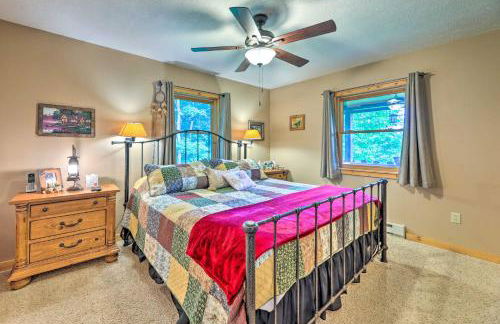 Slaty Fork Escape with Mountain View and Hot Tub! - Foto 24