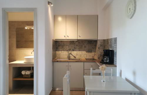 Helen's Minimal Studios & Apartments - Photo 31