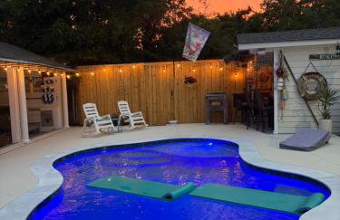 Romantic Beach Style Cottage close to everything! - Photo 4