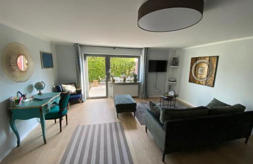 Schöne Wohnung mit Ausblick und Gartensitzplatz - Foto 1