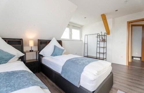 Moderne Doppelhaushälfte mit Garten & Terrasse I Free Wifi I Free Parking - Foto 8