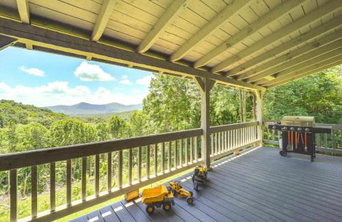 Ashe County Log Cabin Mountain-View Deck, Sauna - Foto 1