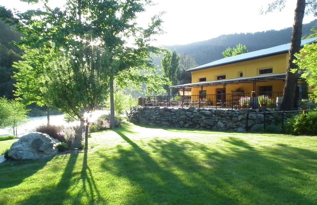 Strawhouse Resorts - Photo 1