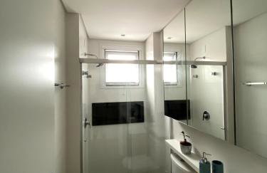 Apartamento moderno com 2 quartos, a 800m da praia Jurerê Internacional - Foto 78