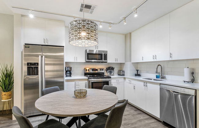 Elegant Condo - Near French Quarter & Bourbon St - Photo 5