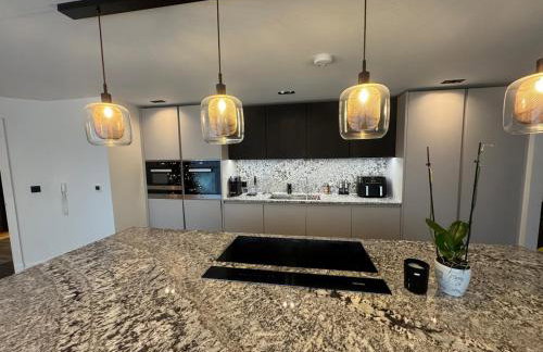 Luxury Villa - Hot Tub - Exclusive Offers - Amar Luxury Stays - Photo 5