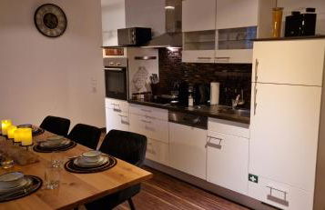 Homey Apartments Harbor Suite - Parking Two Bathrooms Netflix Sea view - Photo 19