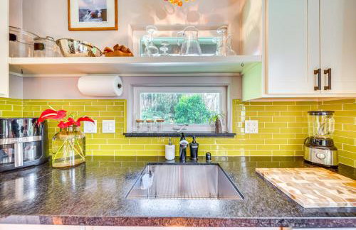 Rainforest Stay with Hot Tub Less Than 3 Mi to Natl Park! - Foto 12