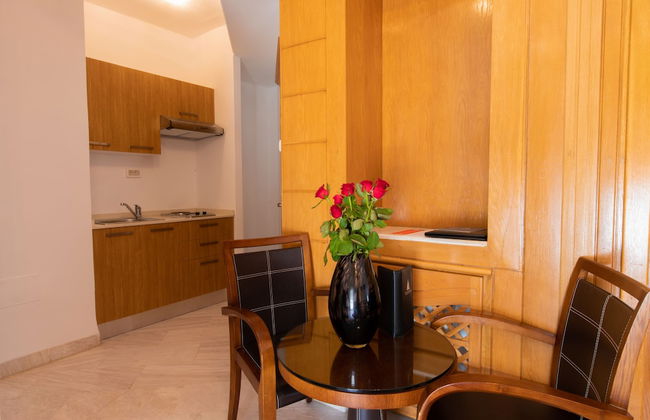 The Penthouse Suites Hotel - Photo 14