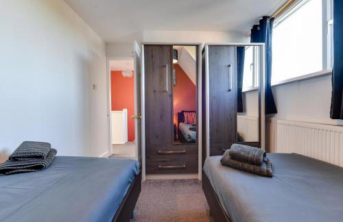 3 BR Home l Free Parking l 5 Guests l Garden l Long Stays l - Foto 6