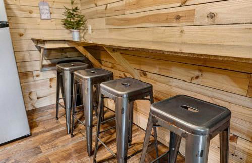 Rustic Barn Retreat w Hot Tub Game Room & FirePit - Photo 32