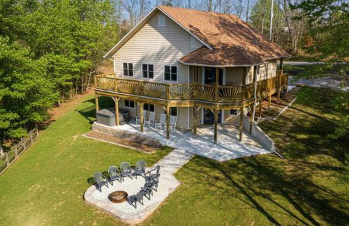 3BR Home w Hot Tub & Sunset Views Near SIUC - Foto 1