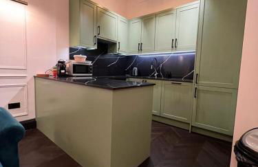 Earl's Court Luxe Apartment - Photo 4