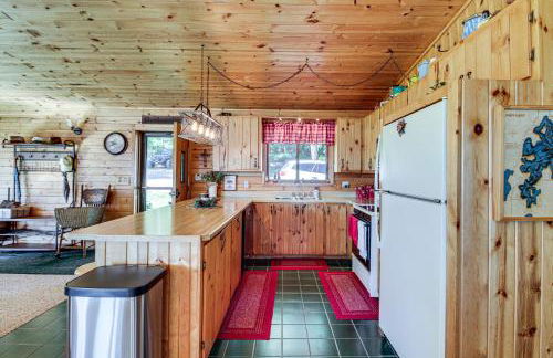 Lakefront Hackensack Cabin with Patio and Grill! - Foto 11
