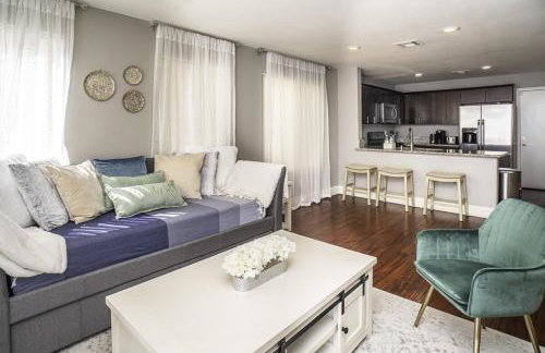 Viva Vegas Cozy 3BR Home Minutes from the Strip - Photo 17