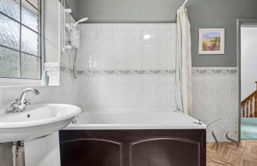 Spacious 6BR Villa in 32 Le More Birmingham with 7 Beds and Free Onsite Parking - Foto 53