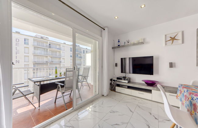 Apartment in Roses With Stunning Beachfront Views - Photo 13