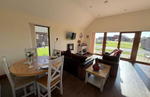 Poppy Lodge-Tranquil-Fishing-Hot Tub-7m to Beach - Foto 3