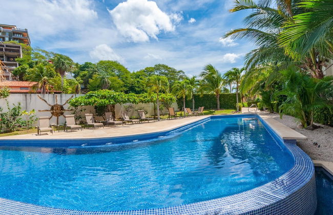 Elegant Oceanview Condo with Spacious Open-Concept Floor Plan and Inviting Beach Design - Foto 28