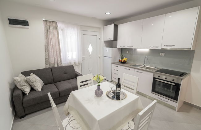 Drop In Split Suites - Photo 16