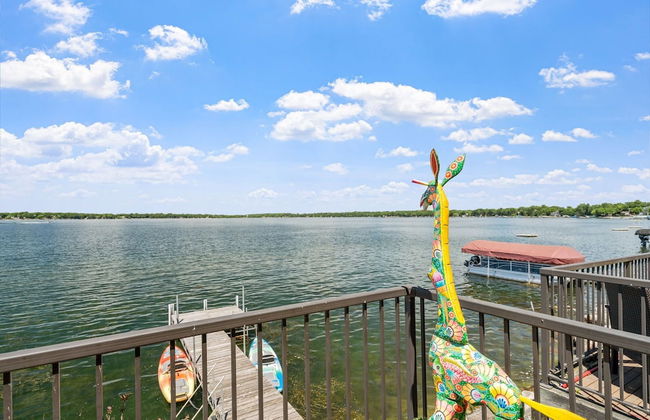 The Giraffe House - Photo 50