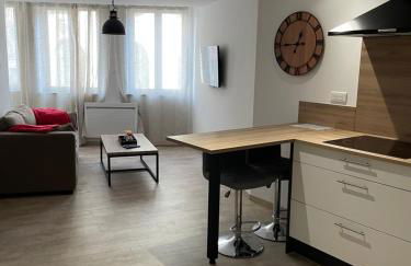 F2 Centre Historique Saint Colomban - Foto 3