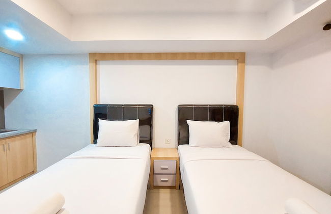 Homey And Comfortable Studio At De Prima Apartment - Photo 1