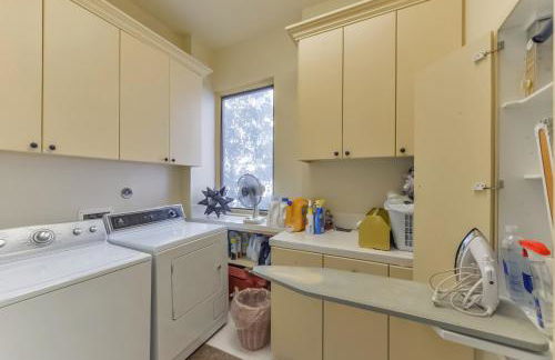 Elegant French Patio Home with Private Pool - Foto 43