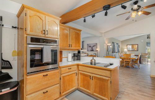 Bear’s Den Hideaway with Hot Tub - Foto 8