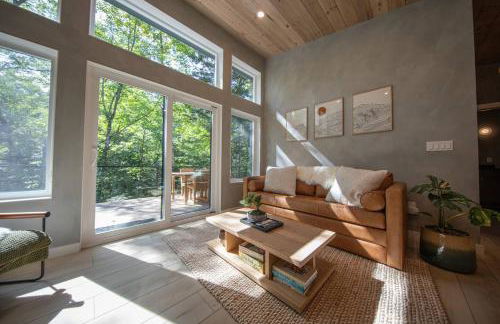 Cozy Luxury Cabin w Hot Tub, Fire Pit, King Bed - Foto 12