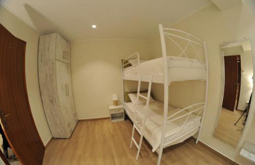 Η ΦΛΩΚΑΤΗ - Foto 2