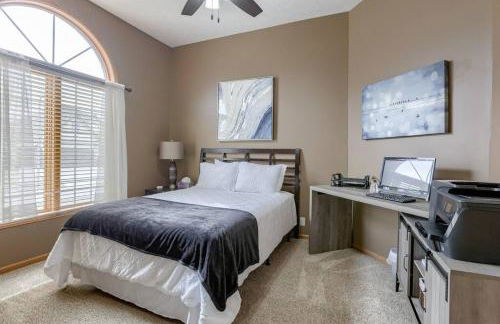 Spacious Pool House with tons of amenities! - Foto 49