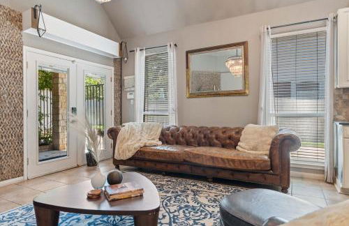 Modern 4BR Home w WiFi by Dell Diamond - Photo 3