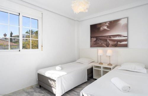 Golfer's quiet flat by Costarentals - Ref 104 - Photo 10