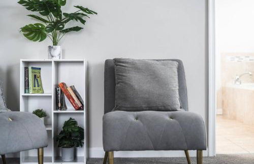 Spacious & Serene Family Gem: Games, Office, Yard! - Foto 7