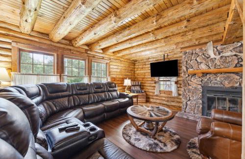 8BR 5BA Huge Dog Friendly Log Cabin near Wisconsin Dells and Lake sleeps 25plus - Foto 3