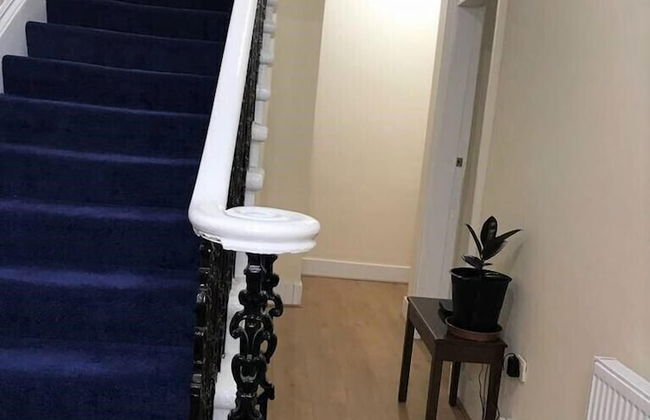 5 Bedroom House For Large Group - Photo 3