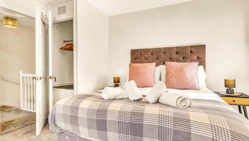 Wheatley House - Great Location - Free Parking, Self-Check-In, Fast Wifi and Smart TVs by Yoko Property - Foto 4