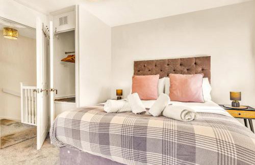 Wheatley House - Great Location - Free Parking, Self-Check-In, Fast Wifi and Smart TVs by Yoko Property - Foto 4