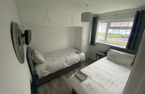 2 Bed Bungalow -25 Gower Holiday Village - Dog Friendly - Foto 12